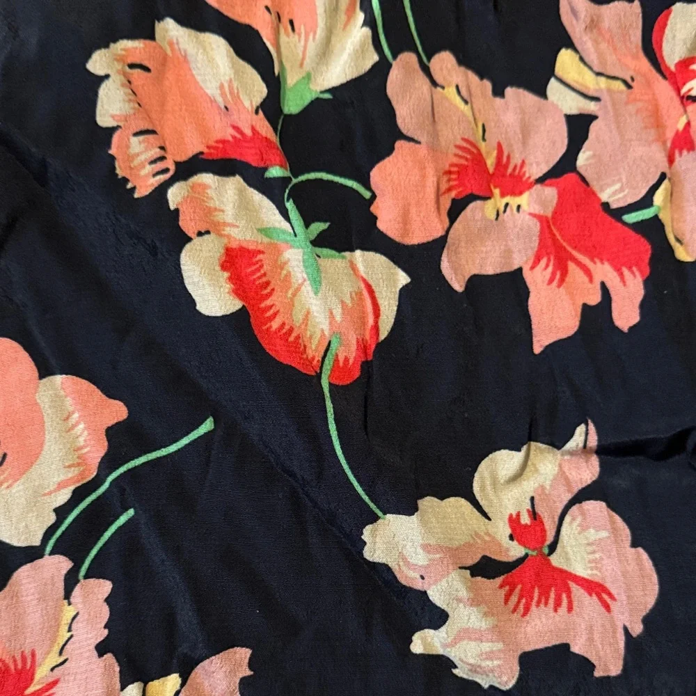 Vintage look Floral Print Dress with Pink and Black Colors - Picture 2 of 7